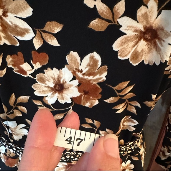 3/4 Sleeve V-Neck Floral Printed Wrap Dress (Reversible), Size M/L - Picture 11 of 12